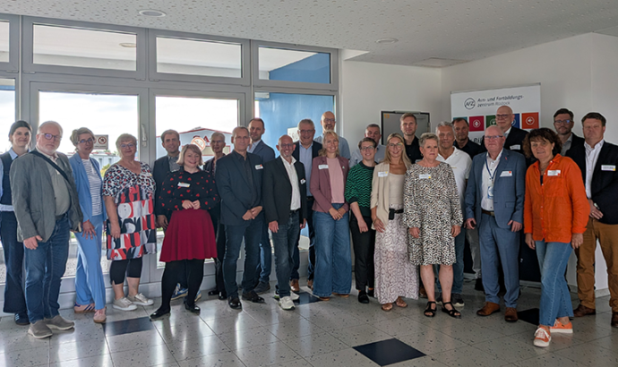 Vernetzungstreffen der Weiterbildungsverbünde M-V Vernetzungstreffen der Weiterbildungsverbünde Mecklenburg-Vorpommern – neue Impulse für den BAUCampus-MV