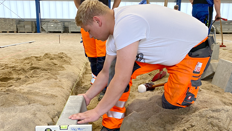 Herstellung der Randeinfassung – Borde setzen